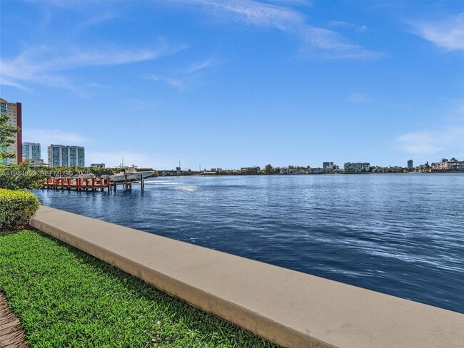 Building Photo - 17150 N Bay Rd