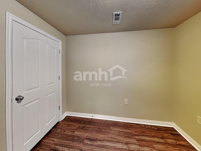 Building Photo - 4482 Heritage Dr