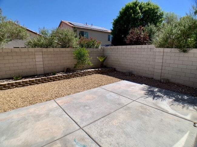 Building Photo - 9679 Ridgebluff Ave