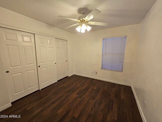 Building Photo - 913 W Sun Coast Dr