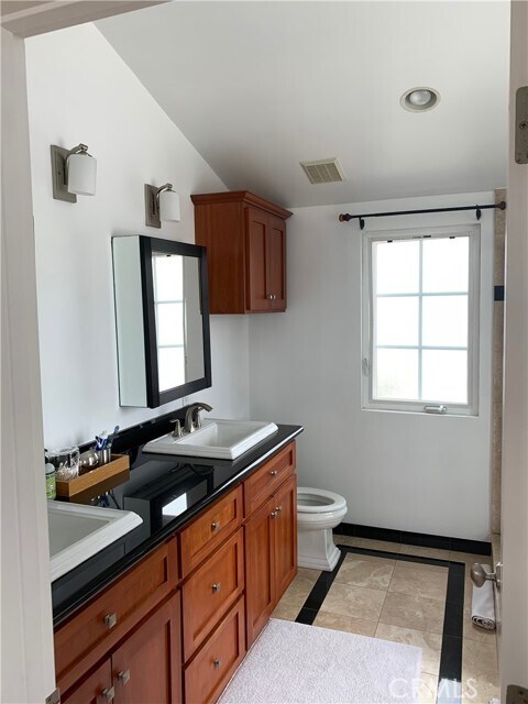 Building Photo - 529 21st St