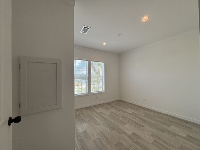 Building Photo - 5641 Blue Harbor Dr