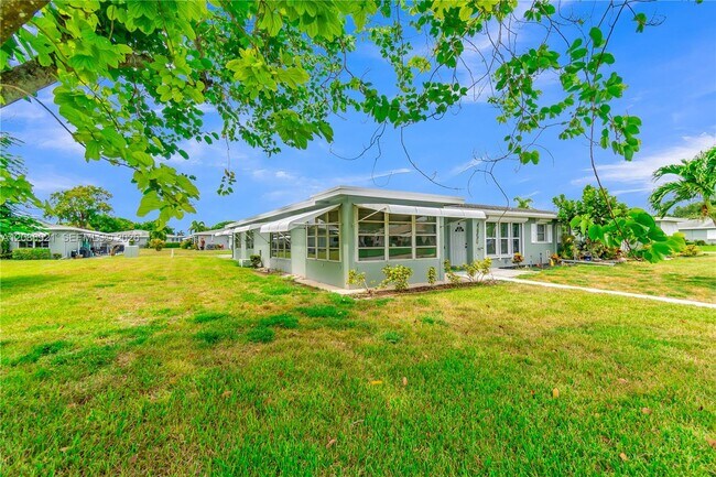 Building Photo - 775 North Dr