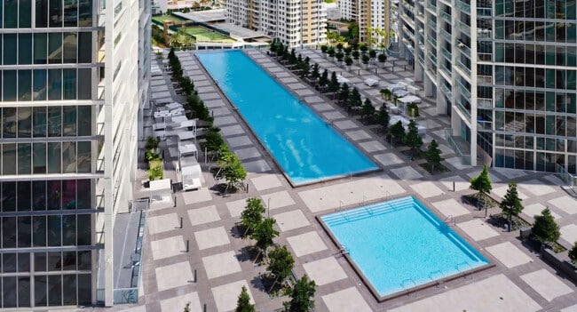 Building Photo - 485 Brickell Ave