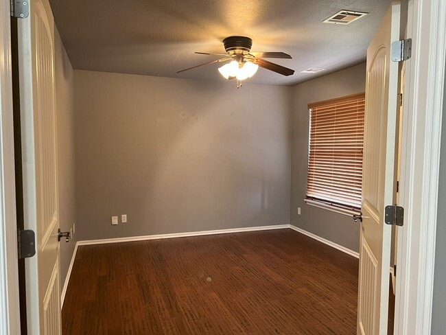 Building Photo - (3) Bed/(2) Bath + Study and Safe Room in ...