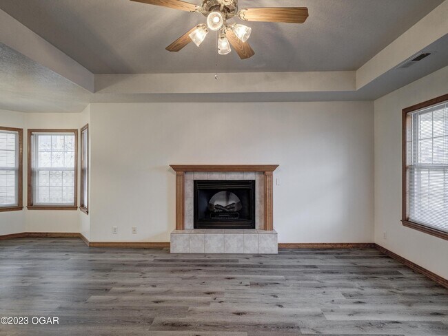 Building Photo - 3122 S Tyler Ave