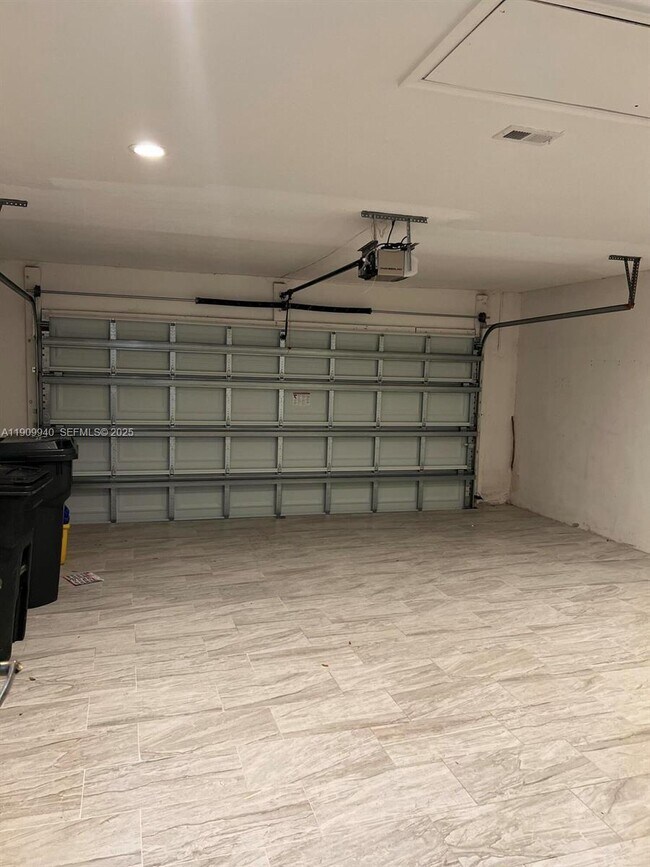 Building Photo - 10664 Paso Fino Dr