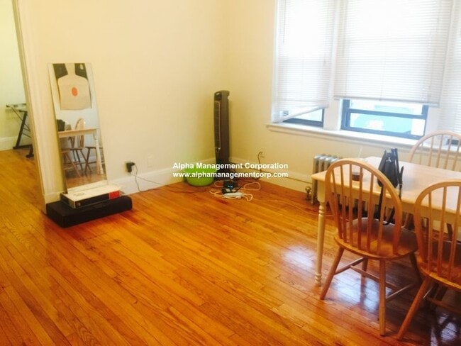 Building Photo - 349 Pleasant St