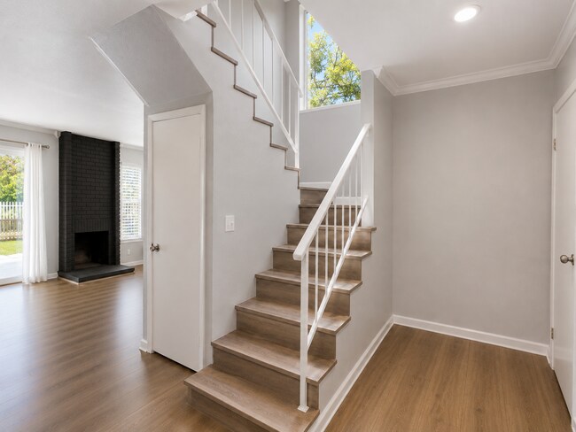 Building Photo - 4701 Carmonita Ln