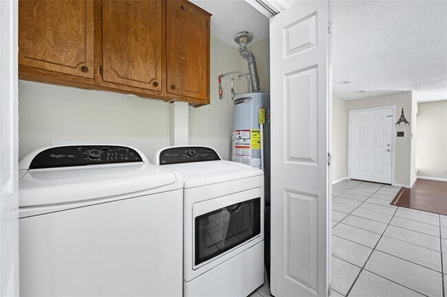Building Photo - 4426 Jamaica Ln