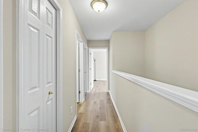 Building Photo - 7055 Oakridge Dr