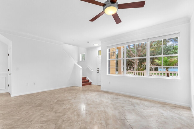 Building Photo - 826 Dakota Dr