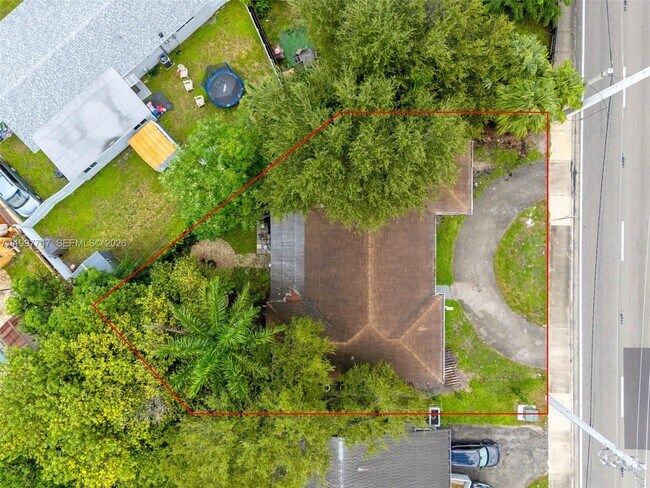 Building Photo - 17930 NE 6th Ave