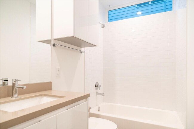 Building Photo - 5869 E Post Oak Ln