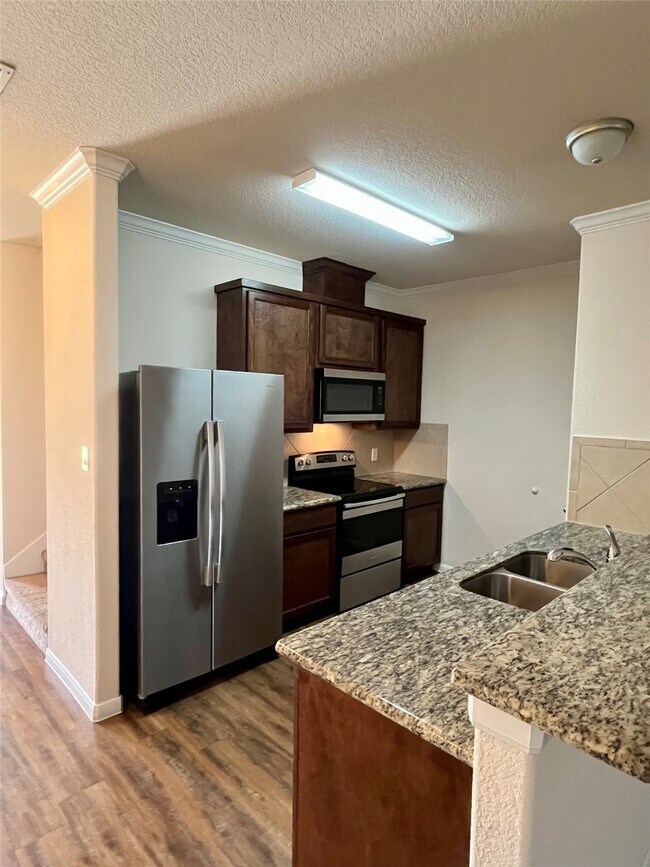 Primary Photo - 606 Rosewood St