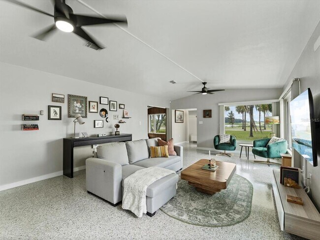 Building Photo - 600 Lakeshore Blvd