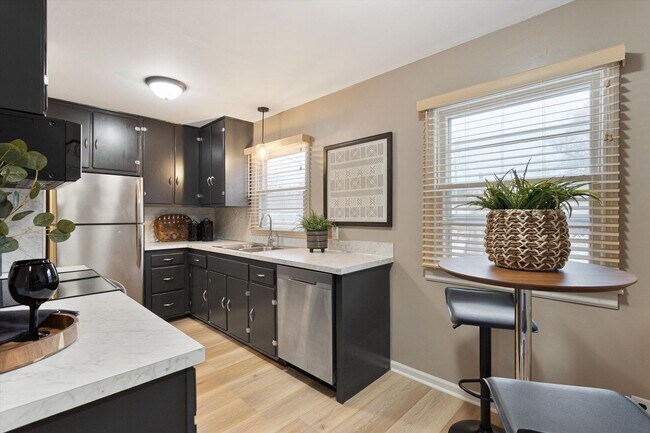 Building Photo - Gorgeous 2 bedroom 1 bathroom house!