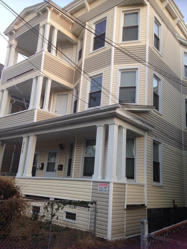 Primary Photo - 315-317 Maplewood Ave