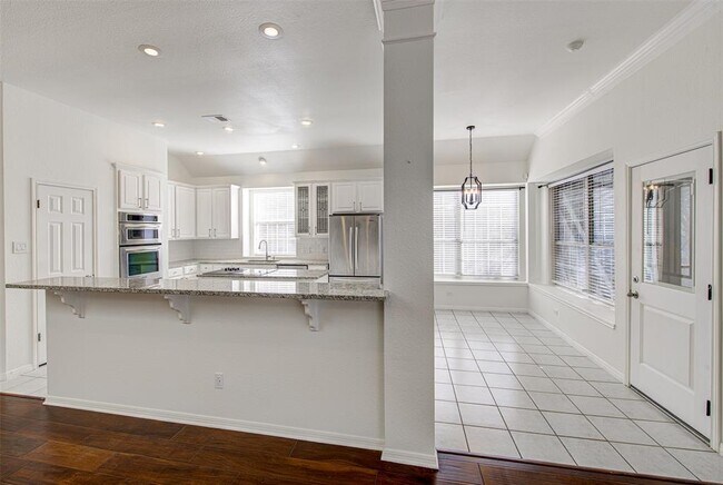 Building Photo - 6005 Sierra Leon