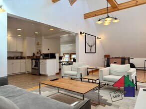 Building Photo - 112 Main St