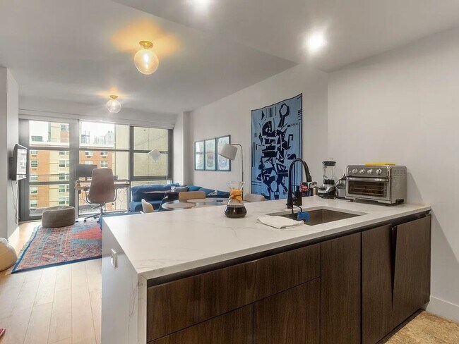 Building Photo - Luxurious and spacious 1 bedroom
