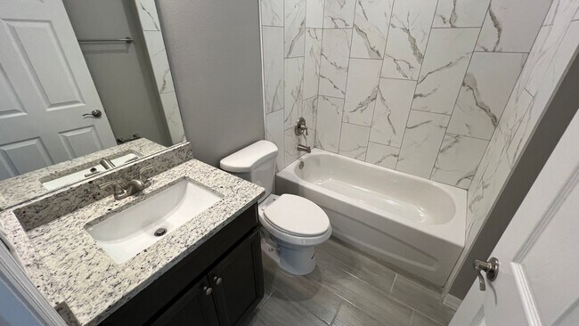 Building Photo - Spacious 3BD/2BA Palm Bay Home – Modern Comfort & Great Location!