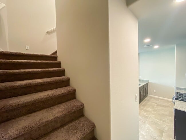 Building Photo - GATED 3 BED 2 BATH 2 CAR GARAGE SINGLE FAM...