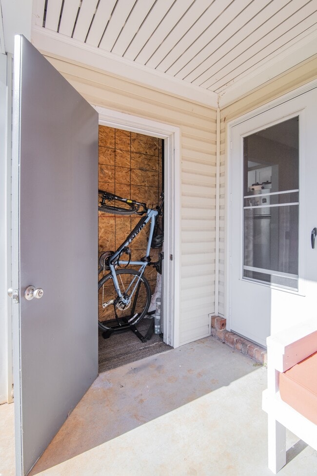 Building Photo - 4605 Coronado Dr