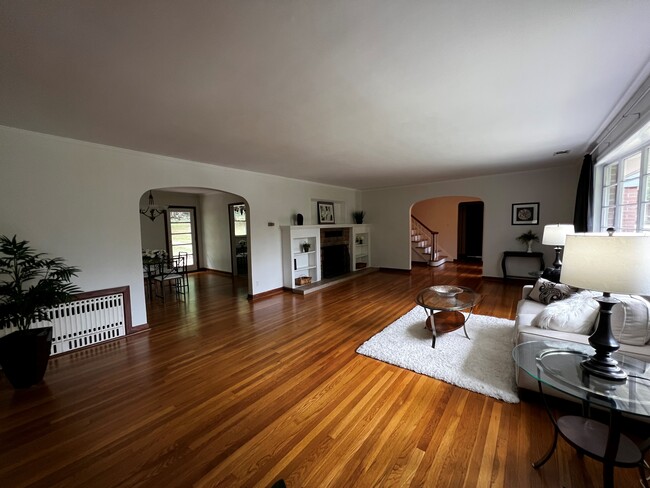 Building Photo - 56 Grandview Pl