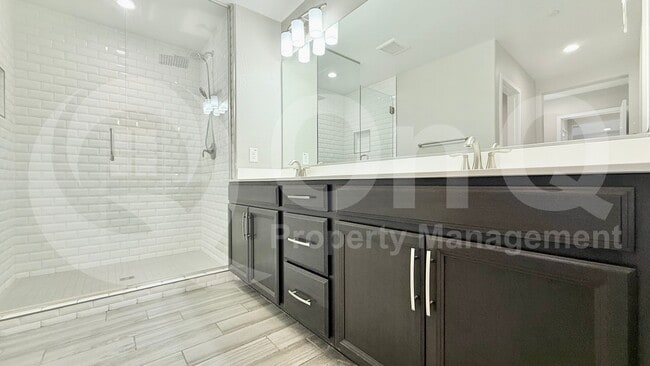 Building Photo - 1250 Abbey Ln
