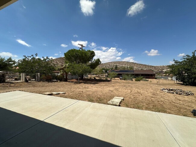 Building Photo - $250 Move-In Special! Updated 3 bedroom 2 bathroom home ready to welcome you HOME!