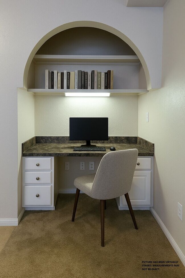 Building Photo - 1x1 Bright and spacious, convenient 1st floor unit