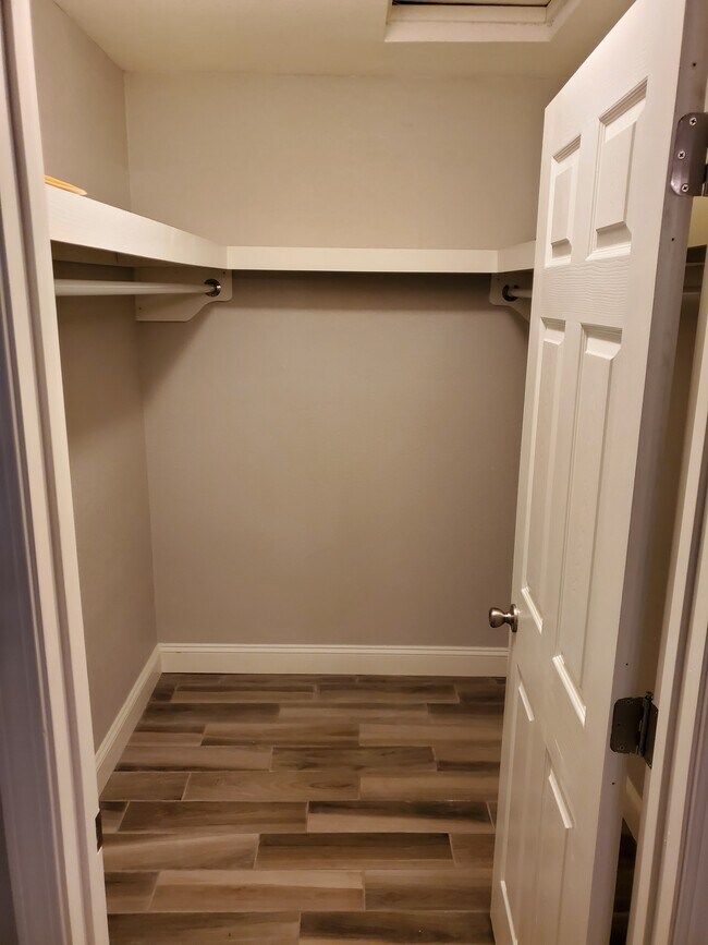 Building Photo - 822 Hardy Springs Cir