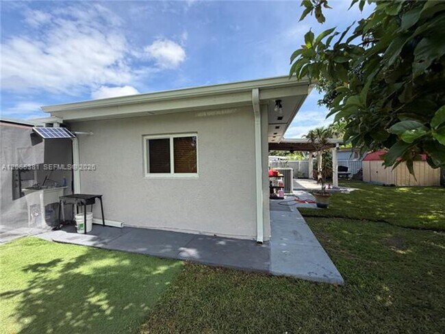 Building Photo - 3613 SW 112th Pl