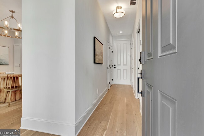 Building Photo - 11 Bourbon St