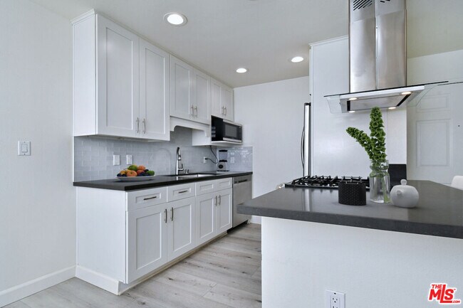 Building Photo - 4501 Cedros Ave