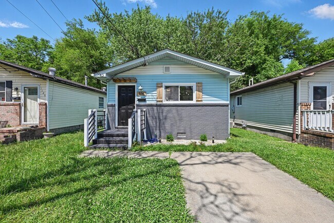 Primary Photo - 1118 West Ave