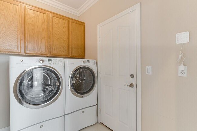 Building Photo - Fully Furnished Single-Story Gem in Gated Northwest Community!