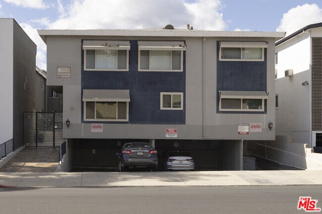 Building Photo - 925 N Curson Ave