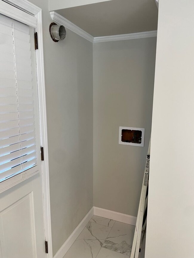 Building Photo - 752