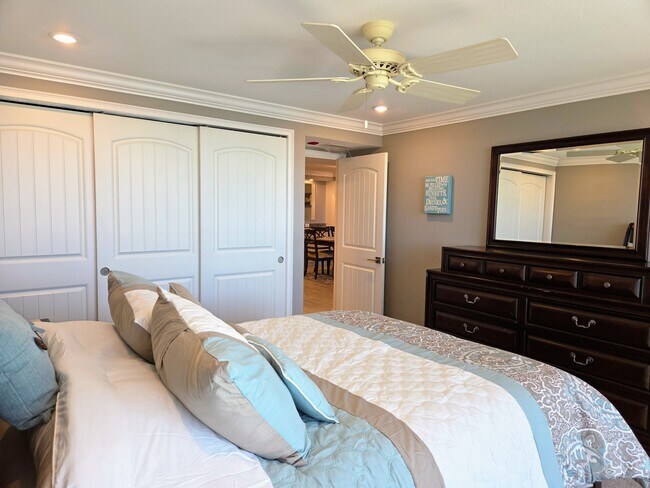 Building Photo - 1 Key Capri