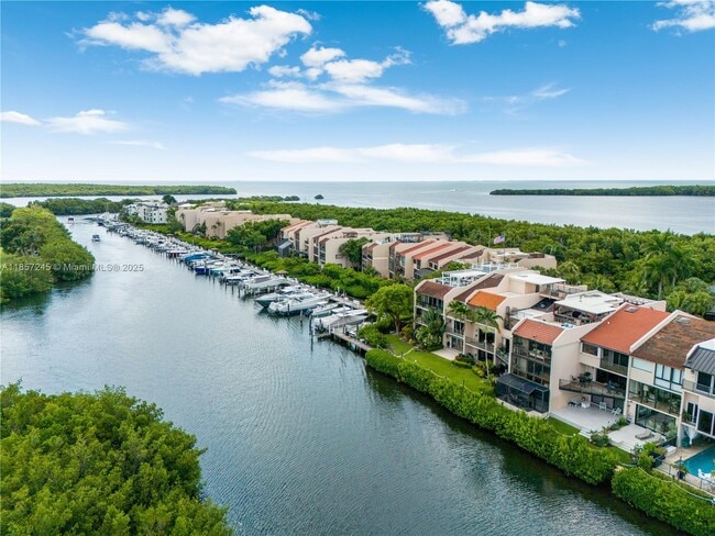 Building Photo - 6100 Paradise Point Dr