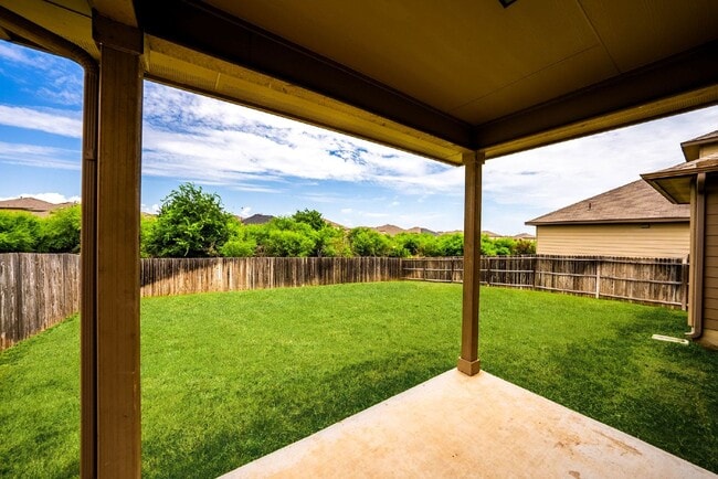 Building Photo - 2-Story Home with Greenbelt Views