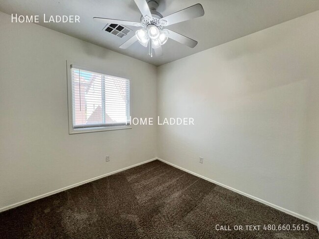 Building Photo - 1318 S Owl Dr