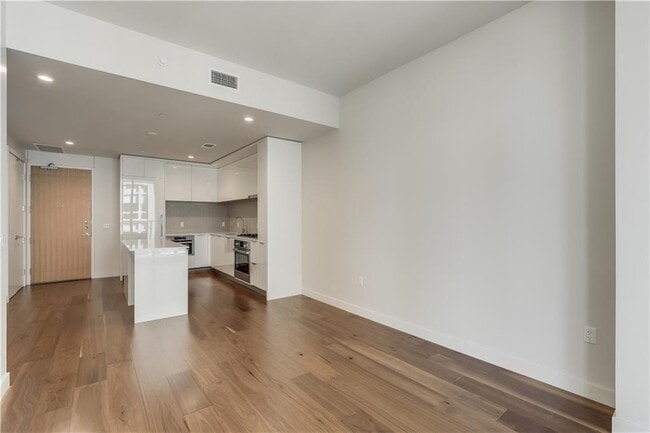 Building Photo - 44 East Ave