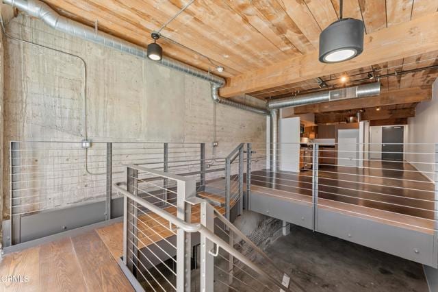 Building Photo - 530 S Hewitt St