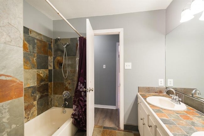 Building Photo - 5812 Community Dr