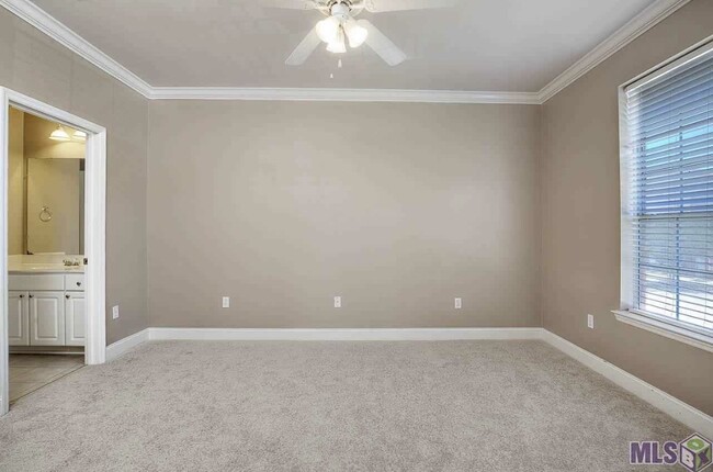 Building Photo - 4441 Burbank Dr