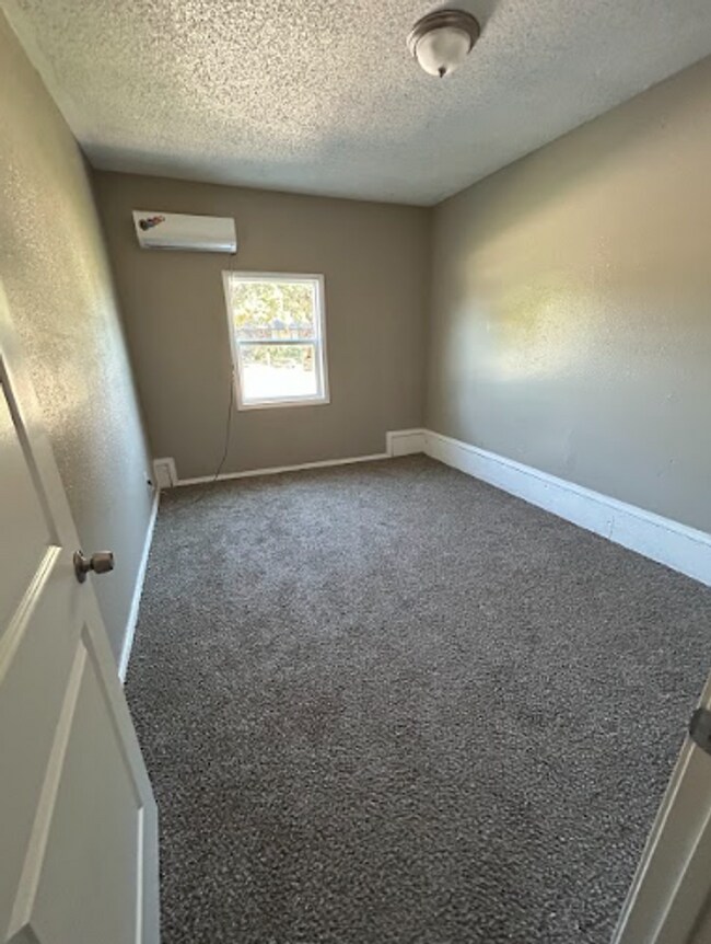 Building Photo - Charming 5 Bedroom Rent to Own Home!!
