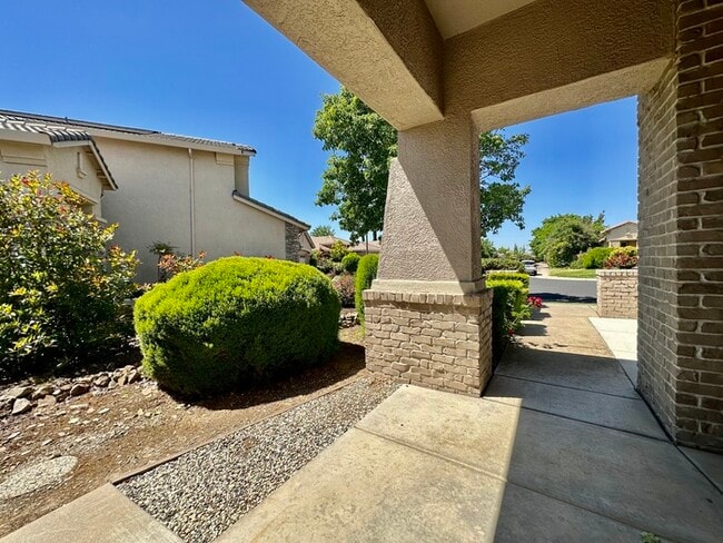 Building Photo - Beautifully Updated 3-Bedroom, 2-Bath Home...